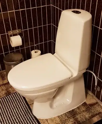 Nyt toilet monteret
